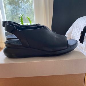 Camper Balloon heel black leather sandal